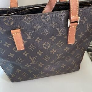 Selling this Louis Vuitton shoulder bag. There is a problem with the bag strap